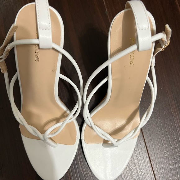 White Toe Thong Twist Strap Heeled Sandals - Picture 2 of 3